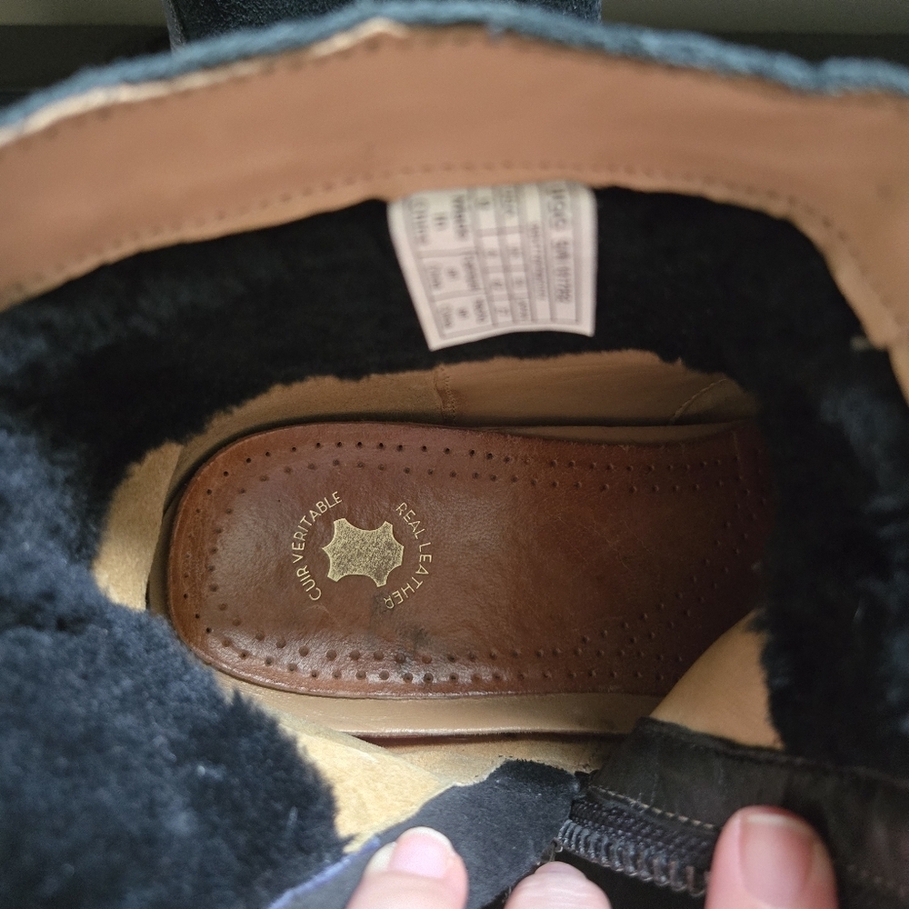 UGG Men’s Dalvin Black Leather Shearling Lined Boots - Picture 8 of 9